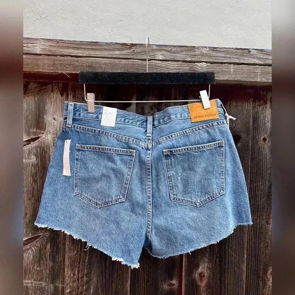 Aritzia Denim Forum
The Yoko Short NEW WITH TAG - Picture 5 of 5